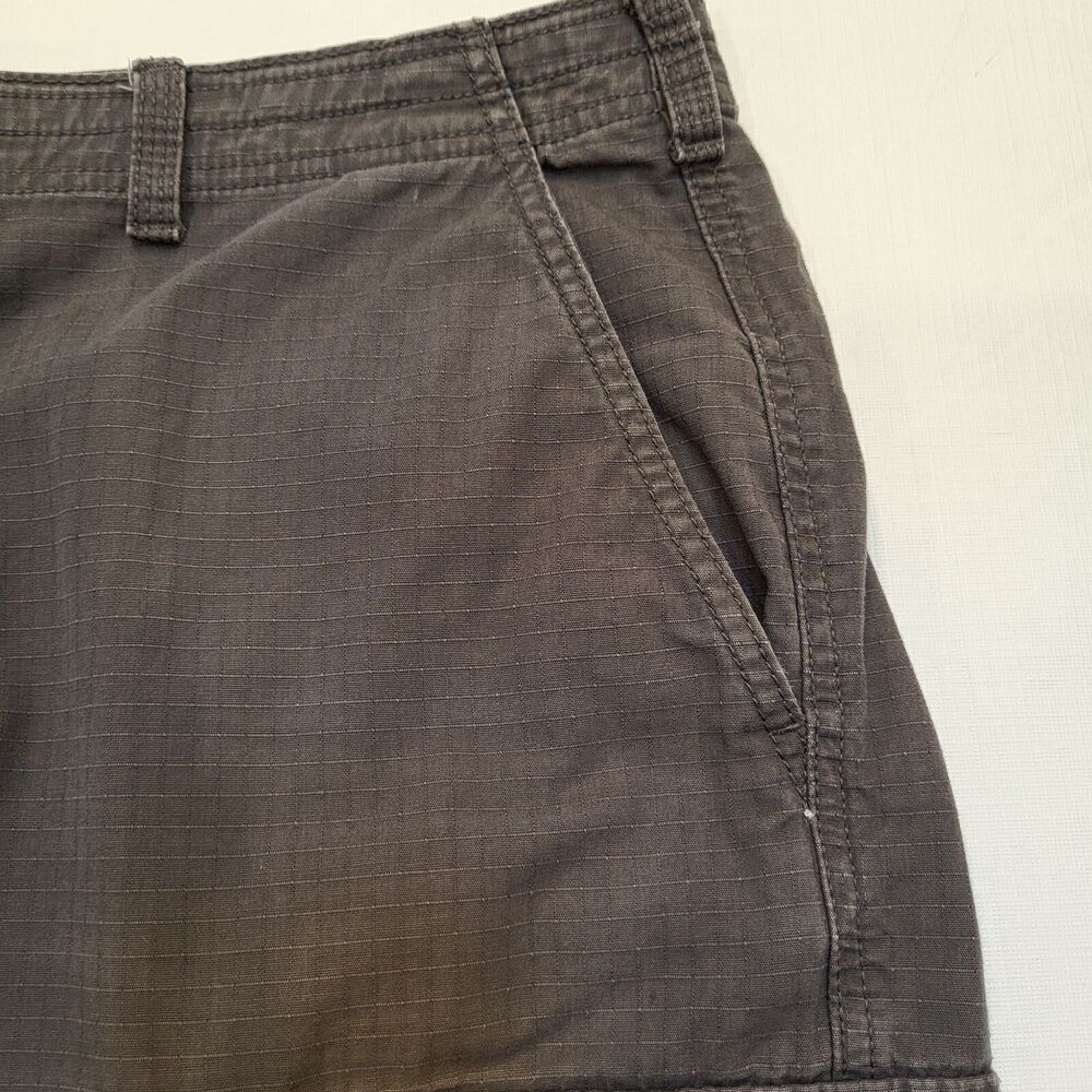 IZOD Saltwater Men's Size 42 Gray Cargo Shorts All Cotton Hiking Athleisure - Picture 8 of 15